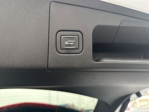 Used 2025 Cadillac XT5 Premium Luxury image 10