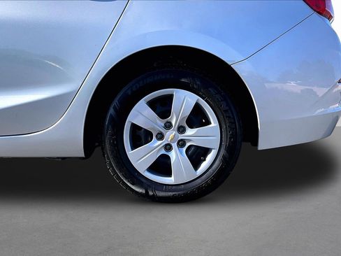 Used 2018 Chevrolet Cruze LS FWD image 8