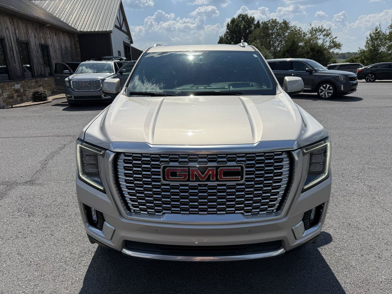 Used 2023 GMC Yukon XL Denali AWD/4WD image 10