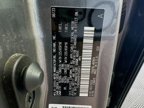 Used 2023 Toyota Highlander LE FWD image 30