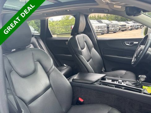 Used 2019 Volvo XC60 T5 Momentum w/ Premium Package FWD image 10