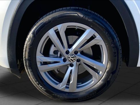 Used 2024 Volkswagen Atlas Cross Sport SEL R-Line AWD/4WD image 11