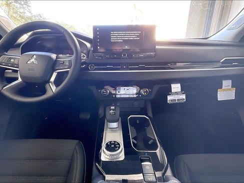 New 2026 Mitsubishi Outlander SE FWD image 5