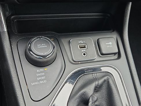 Certified 2023 Jeep Cherokee Altitude Lux w/ Lux Elite Package AWD/4WD image 30