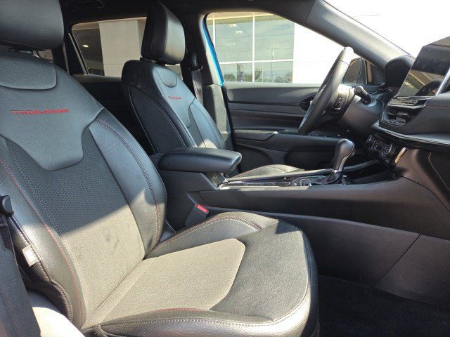 Used 2025 Jeep Compass Trailhawk AWD/4WD image 16