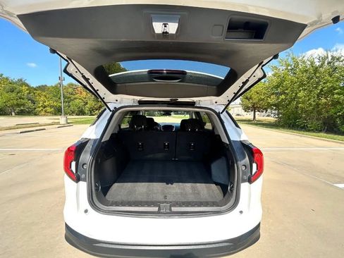 Used 2018 GMC Terrain SLE w/ Driver Convenience Package FWD image 10