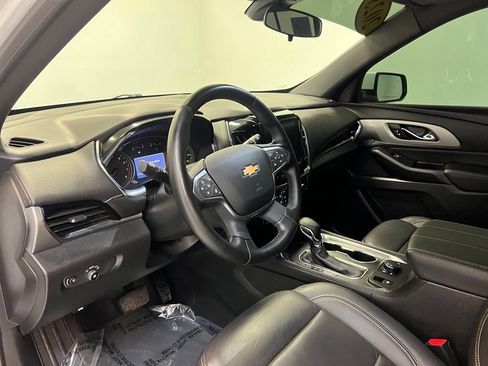 Used 2023 Chevrolet Traverse LT FWD image 16