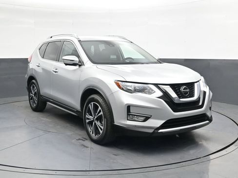Used 2018 Nissan Rogue SL FWD image 2