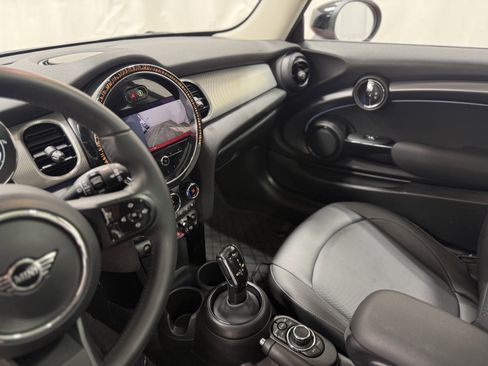 Used 2023 MINI Cooper 2-Door Hardtop image 21