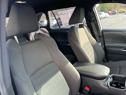 Used 2024 Toyota RAV4 SE image 32