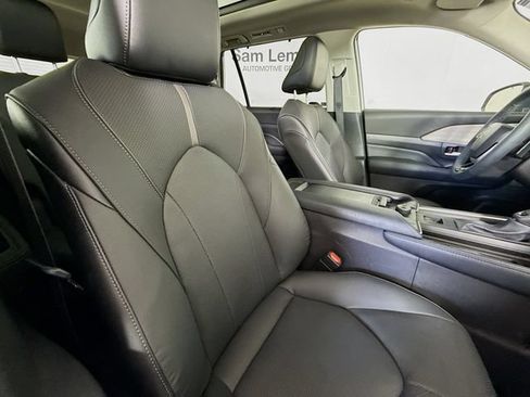 Used 2025 Toyota Grand Highlander AWD image 30
