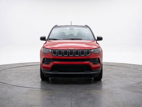 Used 2025 Jeep Compass Limited AWD/4WD image 2