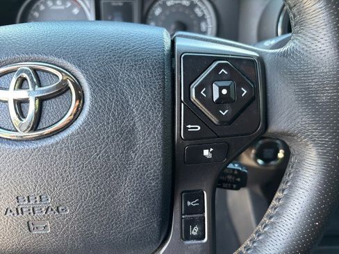 Used 2018 Toyota Tacoma TRD Off-Road image 15