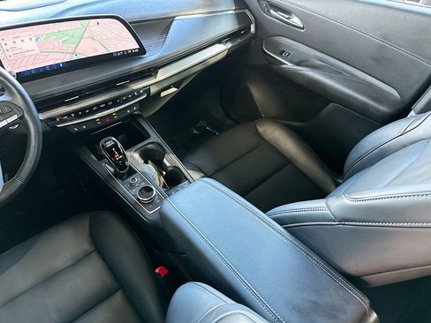 Used 2025 Cadillac XT4 Premium Luxury image 23