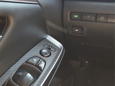 Used 2025 Nissan Sentra SR FWD image 13