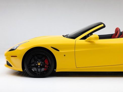 Used 2016 Ferrari California T image 33
