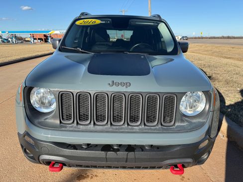 Used 2016 Jeep Renegade Trailhawk w/ Premium Trailhawk Package image 8