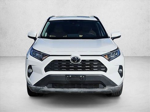 Used 2021 Toyota RAV4 XLE w/ Convenience Package FWD image 2