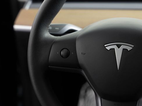 Used 2021 Tesla Model Y Long Range AWD/4WD image 30