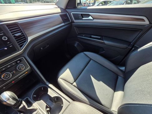 Used 2021 Volkswagen Atlas SE image 44