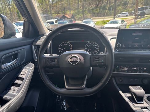 Used 2025 Nissan Rogue SV FWD image 36