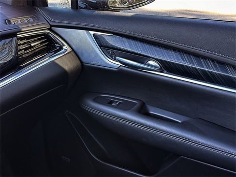 Used 2023 Cadillac XT6 Premium Luxury w/ Technology Package image 29