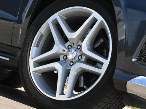 Used 2013 Mercedes-Benz GL 550 4MATIC image 8