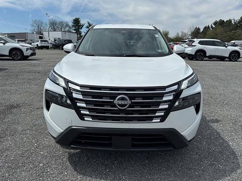 Used 2025 Nissan Rogue SV image 2