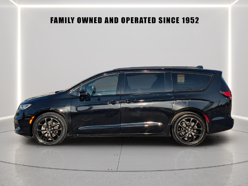Used 2025 Chrysler Pacifica Limited FWD image 3