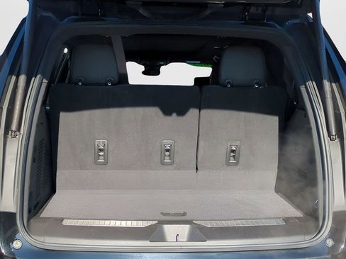 Used 2023 GMC Yukon Denali w/ Advanced Technology Package image 12