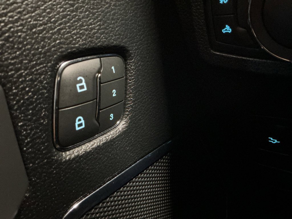 Used 2019 Ford F250 Platinum w/ Platinum Ultimate Package AWD/4WD image 32