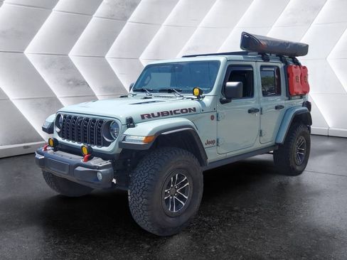 Used 2024 Jeep Wrangler Unlimited Rubicon AWD/4WD image 3