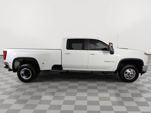 Used 2022 Chevrolet Silverado 3500 LT w/ Convenience Package AWD/4WD image 8