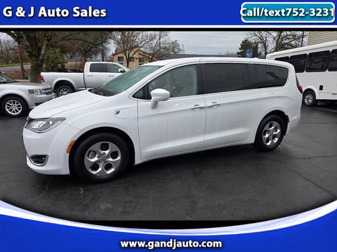 Used 2017 Chrysler Pacifica Touring Plus image 1