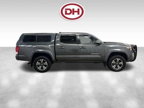 Used 2018 Toyota Tacoma TRD Sport w/ Technology Package image 2