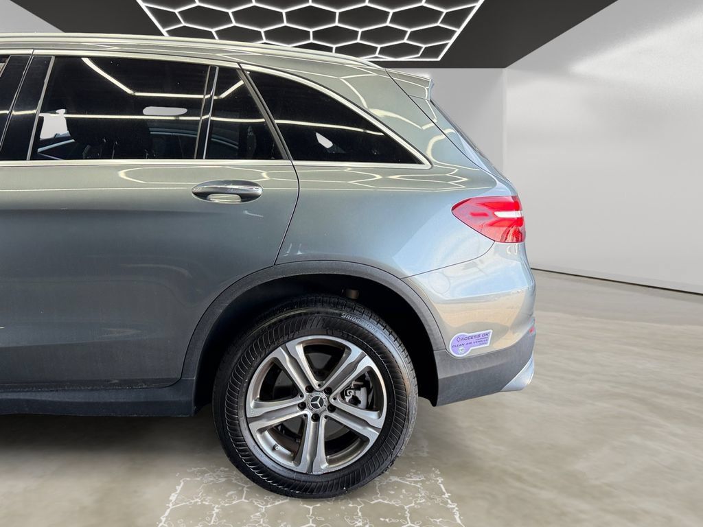 Used 2019 Mercedes-Benz GLC 350e 4MATIC w/ Premium Package image 14