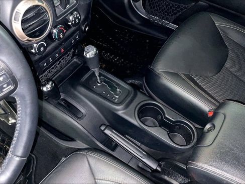 Used 2016 Jeep Wrangler Unlimited Sahara AWD/4WD image 18