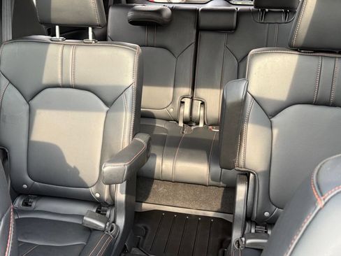 Used 2025 Honda Pilot TrailSport image 31