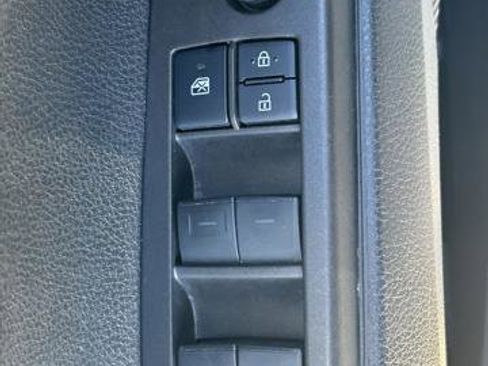 Certified 2021 Toyota Camry SE image 20