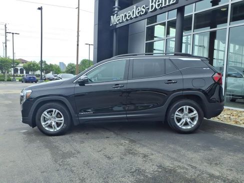 Used 2022 GMC Terrain SLE w/ Driver Convenience Package FWD image 3