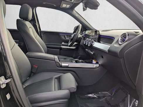 New 2025 Mercedes-Benz GLB 250 image 21