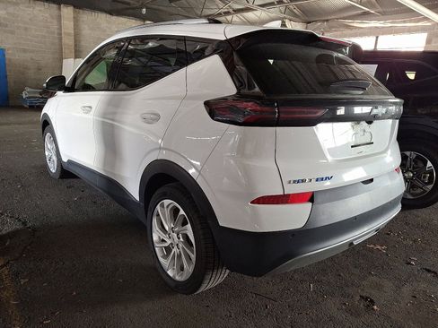 Used 2023 Chevrolet Bolt EUV LT w/ Comfort Package FWD image 4