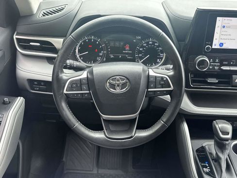 Used 2023 Toyota Highlander LE AWD/4WD image 14