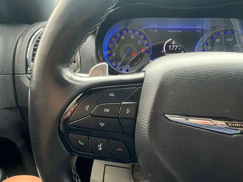 Used 2018 Chrysler 300 S w/ 300S Premium Group RWD image 19