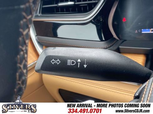 Used 2023 Jeep Grand Cherokee Summit AWD/4WD image 63