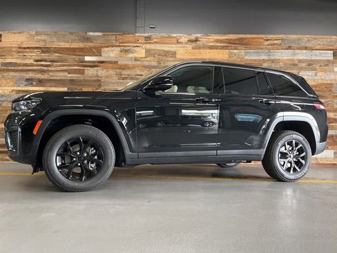 New 2026 Jeep Grand Cherokee Altitude AWD/4WD image 45