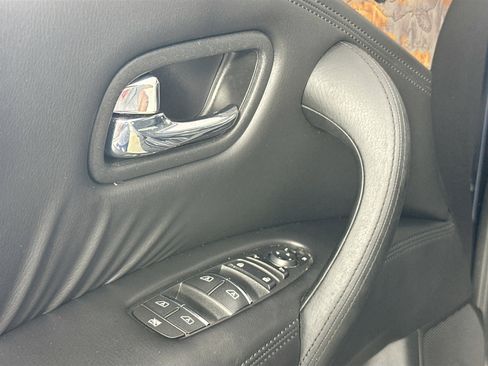 Used 2024 Nissan Armada SL image 18