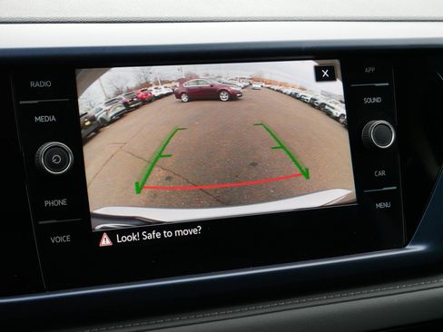 Certified 2024 Volkswagen Taos SE w/ Panoramic Sunroof Package image 32