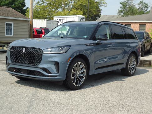 Used 2026 Lincoln Aviator AWD w/ Jet Appearance Package image 7