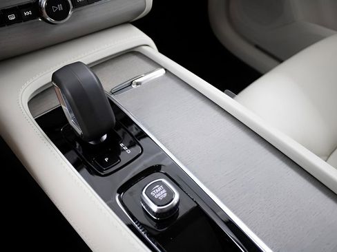 New 2025 Volvo XC90 T8 Plus w/ Protection Package Premier image 27